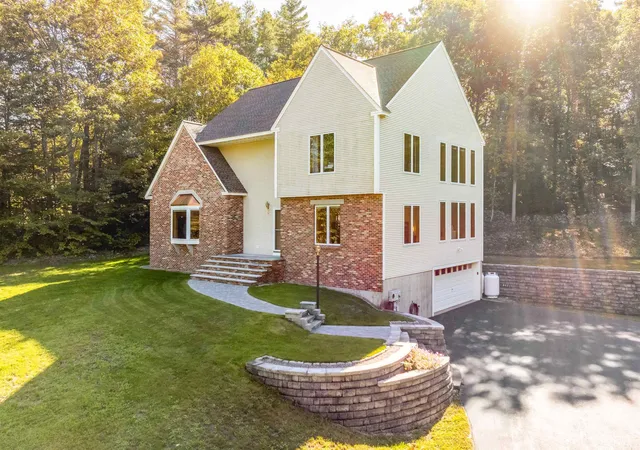 Photo 2 of Sale Pending at 511 Otterville Rd, New London, NH 03257 | MLS# 5111491 | Listing updated on 2026-10-11
