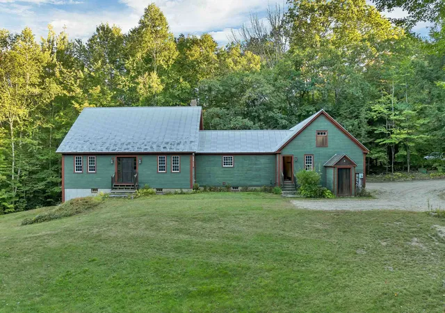 Photo 1 of Single family home for sale at 21 Youngs Rd, Eaton Center, NH 03832 | MLS# 5111520 | Listing updated on 2026-10-28