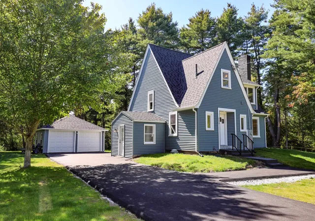Single family home for sale at 333 Cohas Ave, Manchester, NH 03109 | MLS# 5111536