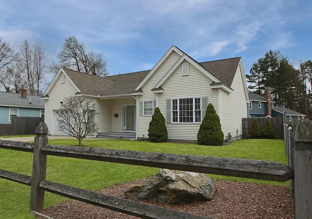 Photo 1 of Single family home for sale at 186 Kinsley St, Nashua, NH 03060 | MLS# 5111540 | Listing updated on 2026-10-01
