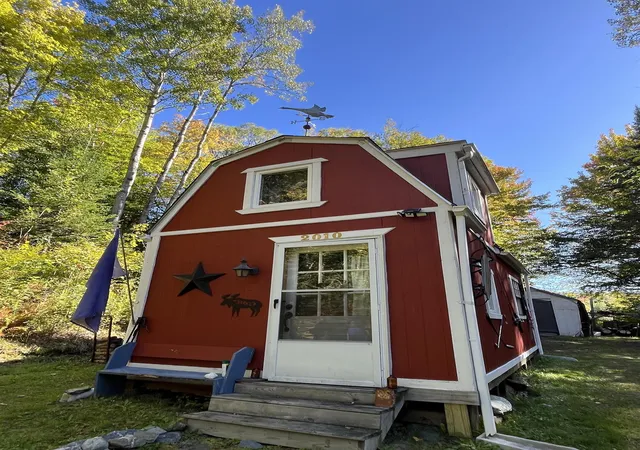 Single family home for sale at 5157 Vt Route 18, Saint Johnsbury, VT 05819 | MLS# 5111580