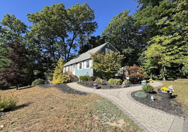Photo 1 of Sale Pending at 4 Michael Ave, Derry, NH 03038 | MLS# 5111582 | Listing updated on 2026-10-06