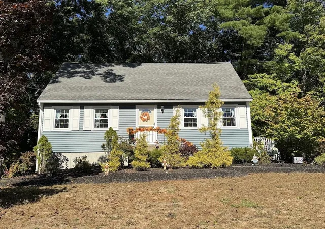 Photo 2 of Sale Pending at 4 Michael Ave, Derry, NH 03038 | MLS# 5111582 | Listing updated on 2026-10-06