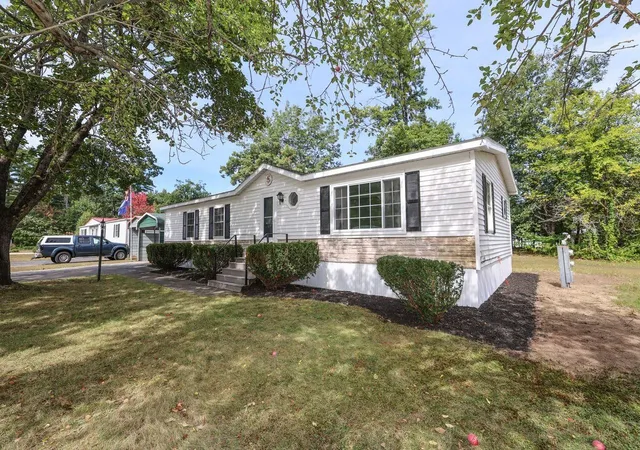 Photo 1 of Sale Pending at 4 Briarwood Dr, Merrimack, NH 03054 | MLS# 5111598 | Listing updated on 2026-10-05