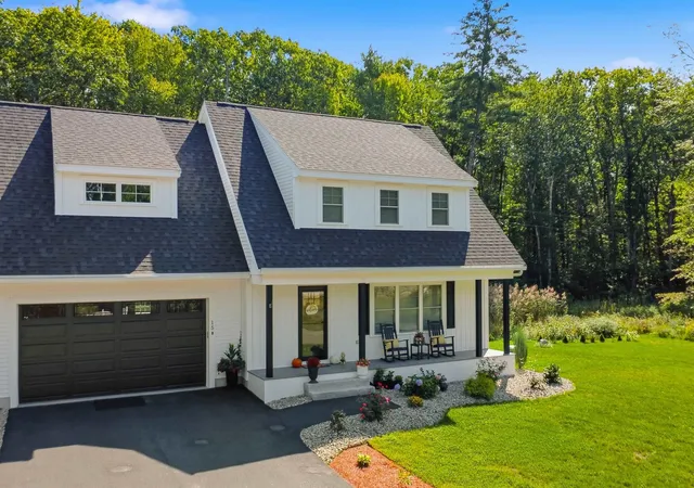 Photo 1 of Townhouse for sale at 15b Autumn Cir, Plaistow, NH 03865 | MLS# 5111614 | Listing updated on 2026-10-10