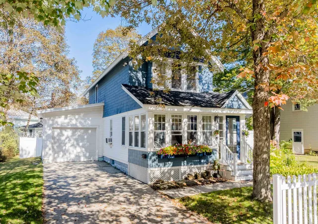 Photo 1 of Single family home for sale at 15 Woodland St, Claremont, NH 03743 | MLS# 5111670 | Listing updated on 2026-10-14