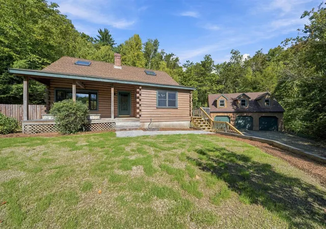 Photo 3 of Single family home for sale at 2 Ragged Mountain Rd, New Durham, NH 03855 | MLS# 5111690 | Listing updated on 2026-10-12