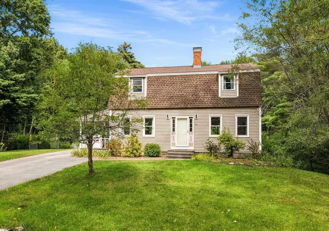 Single family home for sale at 34 Crestview Ter, Stratham, NH 03885 | MLS# 5111720
