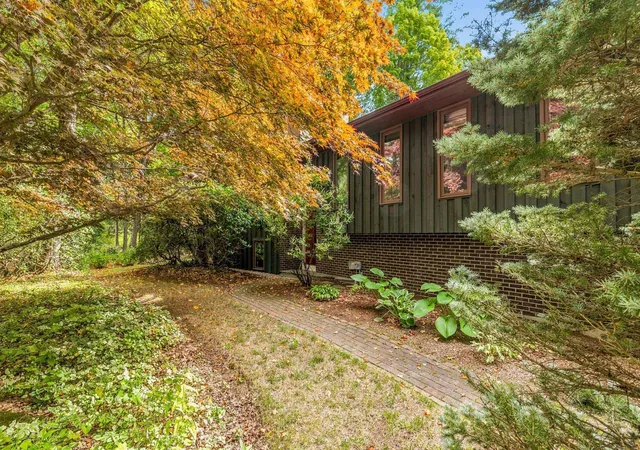 Photo 1 of Single family home for sale at 10 Morgan Way, Durham, NH 03824 | MLS# 5111721 | Listing updated on 2026-10-02