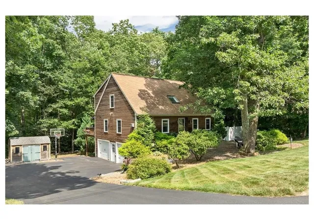 Photo 2 of Single family home for sale at 13 Durell Dr, Newmarket, NH 03857 | MLS# 5111745 | Listing updated on 2026-10-08