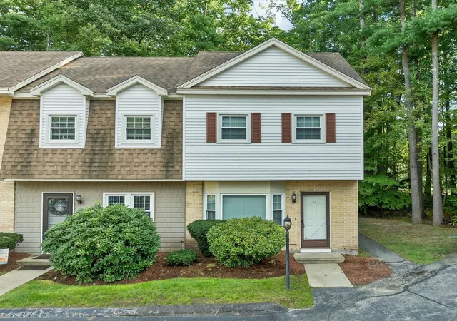 Townhouse for sale at 32 Golfview Dr, Manchester, NH 03102 | MLS# 5111759
