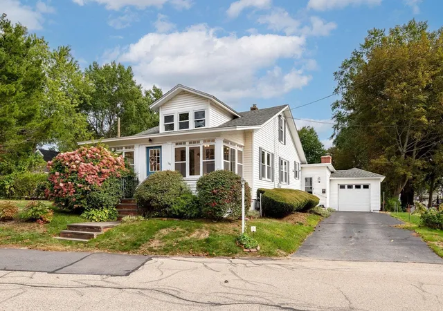 Photo 1 of Single family home for sale at 131 Jones Ave, Portsmouth, NH 03801 | MLS# 5111785 | Listing updated on 2026-10-09