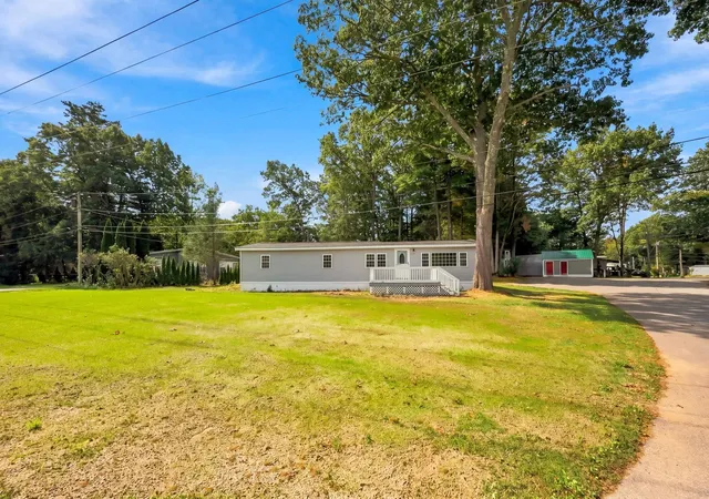 Photo 2 of Manufactured home for sale at 1 Haven Ln, Hampton, NH 03842 | MLS# 5111888 | Listing updated on 2026-10-10