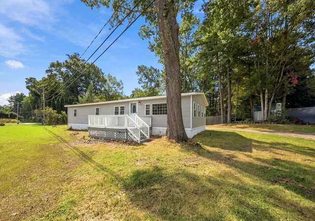Photo 3 of Manufactured home for sale at 1 Haven Ln, Hampton, NH 03842 | MLS# 5111888 | Listing updated on 2026-10-10