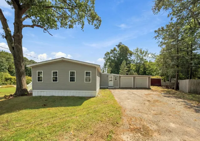Photo 3 of Manufactured home for sale at 1 Hemlock Hvn, Hampton, NH 03842 | MLS# 5111888 | Listing updated on 2026-10-10