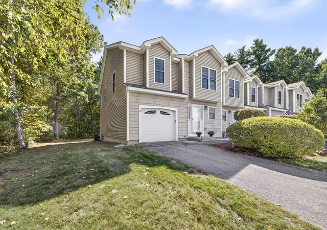 Photo 2 of Townhouse for sale at 1465 Hooksett Rd #1017, Hooksett, NH 03106 | MLS# 5111895 | Listing updated on 2026-10-13