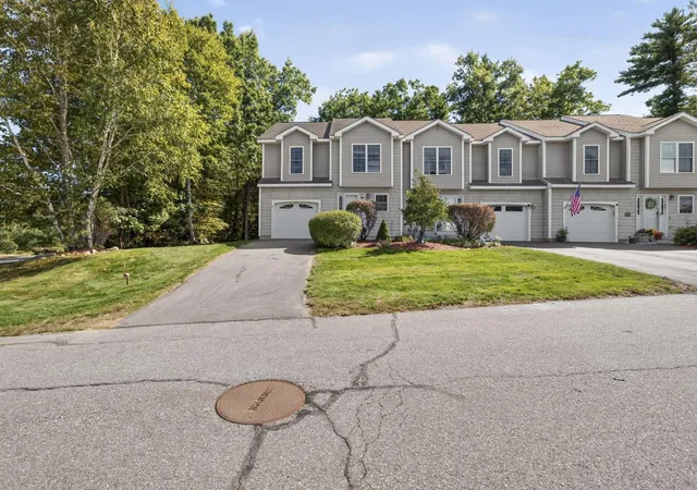 Photo 3 of Townhouse for sale at 1465 Hooksett Rd #1017, Hooksett, NH 03106 | MLS# 5111895 | Listing updated on 2026-10-13