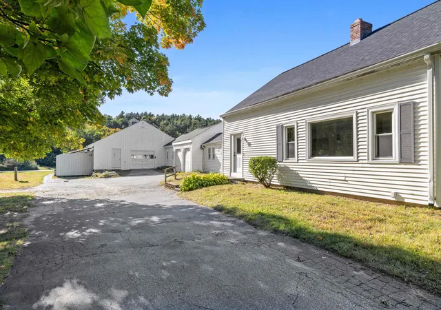 Photo 2 of Single family home for sale at 271 High Range Rd, Londonderry, NH 03053 | MLS# 5111899 | Listing updated on 2026-10-07