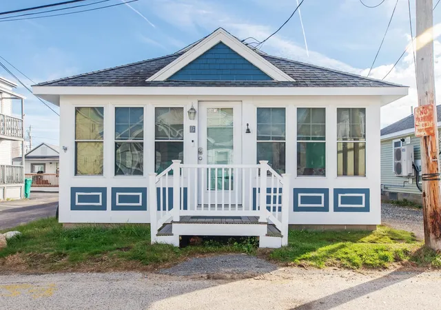 Photo 1 of Single family home for sale at 15 Perkins Ave, Hampton, NH 03842 | MLS# 5111928 | Listing updated on 2026-09-29