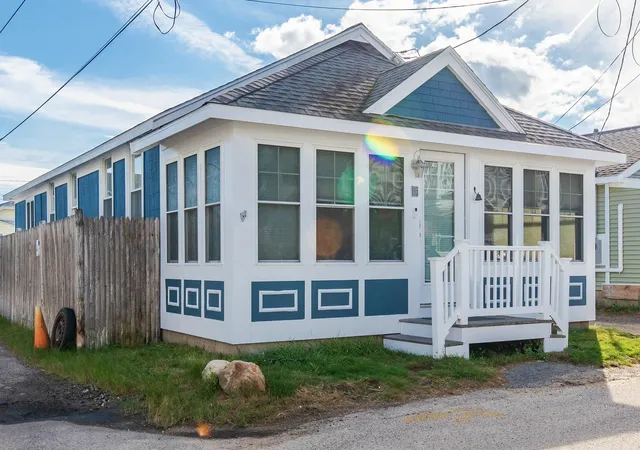 Photo 2 of Single family home for sale at 15 Perkins Ave, Hampton, NH 03842 | MLS# 5111928 | Listing updated on 2026-09-29