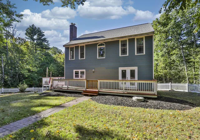 Photo 3 of Single family home for sale at 21 Smith Rd, Chester, NH 03036 | MLS# 5111937 | Listing updated on 2026-10-15