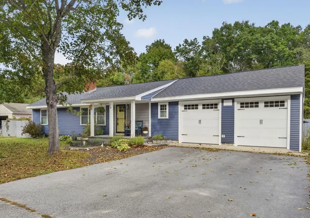 Photo 1 of Single family home for sale at 39 N Reading St, Manchester, NH 03104 | MLS# 5111952 | Listing updated on 2026-10-06
