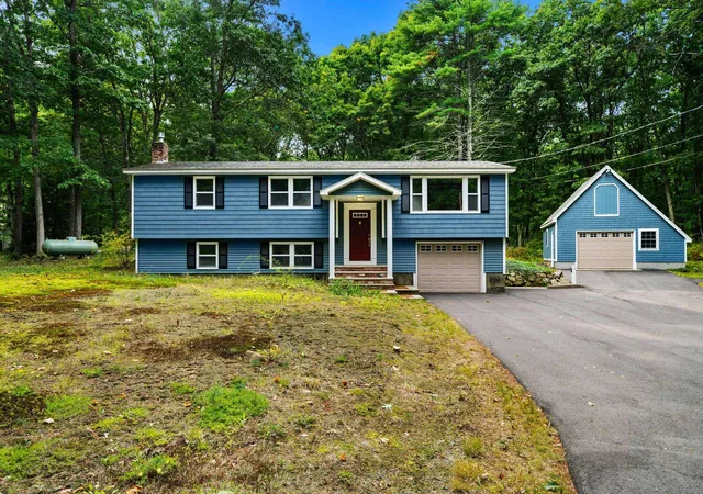 Photo 1 of Sale Pending at 12 Woodcrest Dr, Hudson, NH 03051 | MLS# 5111960 | Listing updated on 2026-10-06