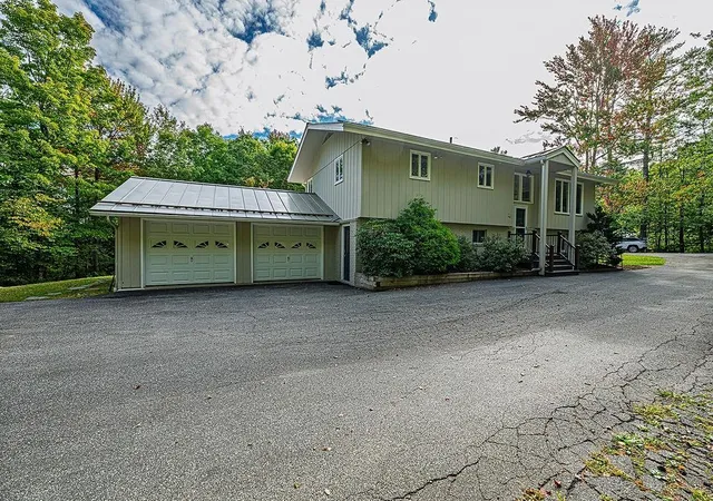 Photo 1 of Single family home for sale at 17 Ridge Rd, Sunapee, NH 03782 | MLS# 5111985 | Listing updated on 2026-10-26