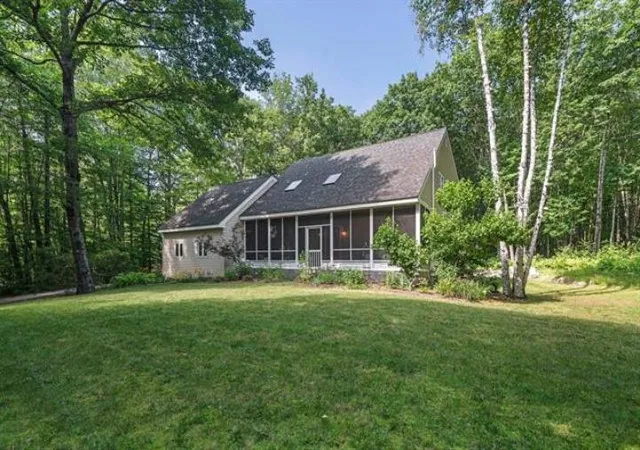 Photo 1 of Single family home for sale at 255 Governor Wentworth Hwy, Moultonborough, NH 03254 | MLS# 5111993 | Listing updated on 2026-09-29