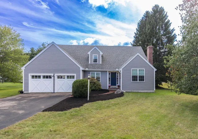 Single family home for sale at 2 Barnes Dr, Stratham, NH 03885 | MLS# 5112012