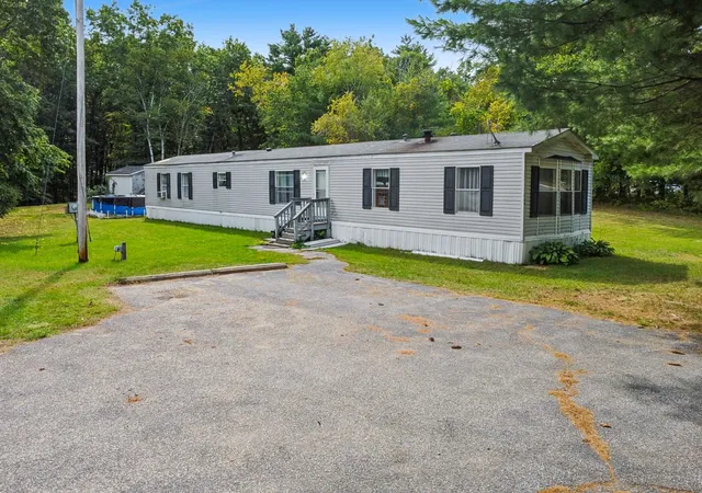 Photo 1 of Sale Pending at 209 Hampstead Rd, Derry, NH 03038 | MLS# 5112056 | Listing updated on 2026-10-13