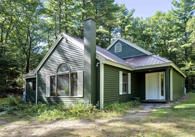 Photo 1 of Single family home for sale at 208 Onset Rd, Bennington, NH 03442 | MLS# 5112061 | Listing updated on 2026-10-22