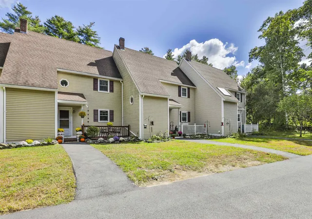 Photo 3 of Townhouse for sale at 212 Raymond Rd #C, Nottingham, NH 03290 | MLS# 5112081 | Listing updated on 2026-10-14