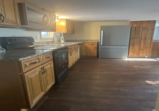 Photo 3 of Single family home for sale at 10 Tremont St, Concord, NH 03301 | MLS# 5112091 | Listing updated on 2026-10-03