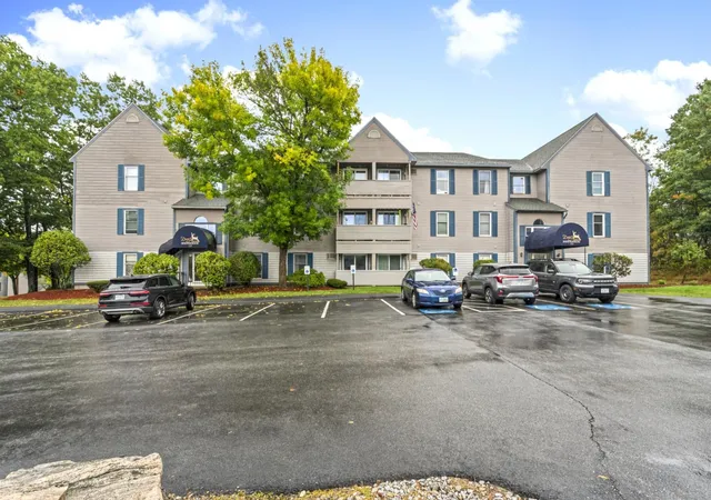 Condo for sale at 122 Eastern Ave #304, Manchester, NH 03104 | MLS# 5112109