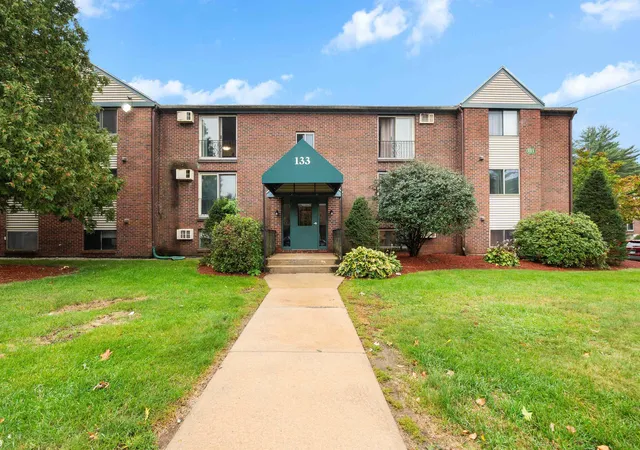 Photo 1 of Sale Pending at 133 English Village Rd #302, Manchester, NH 03102 | MLS# 5112123 | Listing updated on 2026-10-05