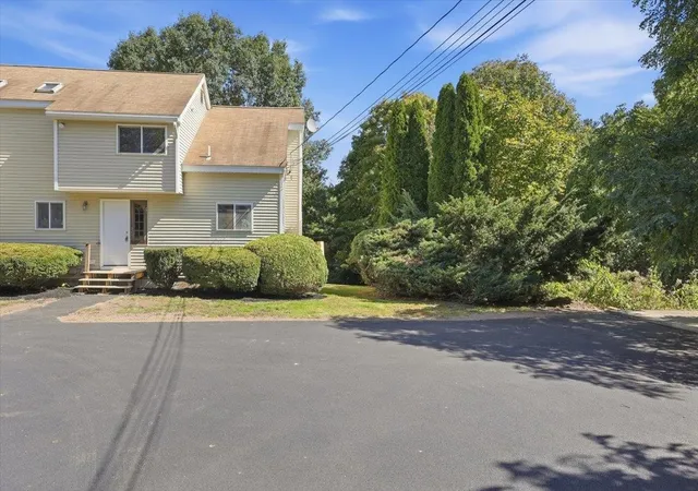 Photo 2 of Condo for sale at 104r Fordway Ext, Derry, NH 03038 | MLS# 5112129 | Listing updated on 2026-10-16
