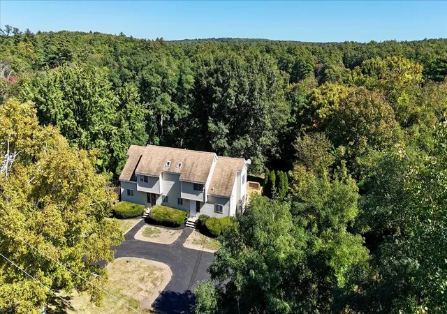 Photo 3 of Condo for sale at 104r Fordway Ext, Derry, NH 03038 | MLS# 5112129 | Listing updated on 2026-10-16