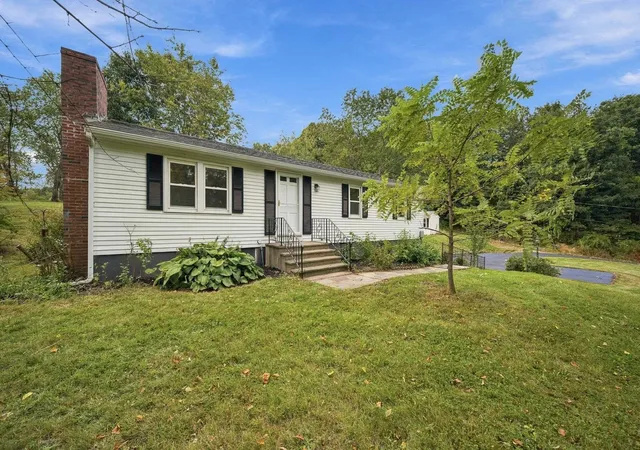 Single family home for sale at 136 Haverhill Rd, Chester, NH 03036 | MLS# 5112156
