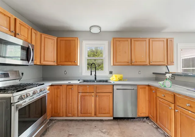 Photo 3 of Sale Pending at 12 Woodland Pl, South Burlington, VT 05403 | MLS# 5112166 | Listing updated on 2026-10-06