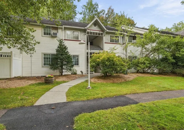 Photo 2 of Townhouse for sale at 20 Winding Brk Dr, South Burlington, VT 05403 | MLS# 5112189 | Listing updated on 2026-09-30