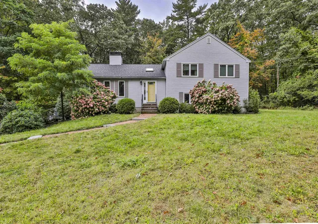 Photo 1 of Single family home for sale at 34 Joanne Dr, Hooksett, NH 03106 | MLS# 5112232 | Listing updated on 2026-10-07