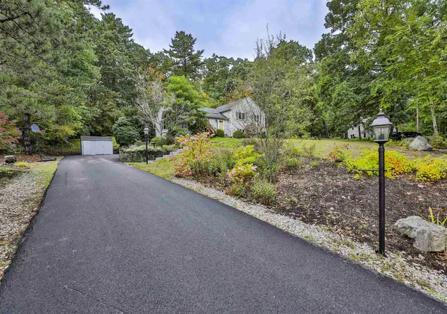 Photo 3 of Single family home for sale at 34 Joanne Dr, Hooksett, NH 03106 | MLS# 5112232 | Listing updated on 2026-10-07
