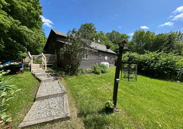 Photo 2 of Single family home for sale at 460 Prospect St, Franklin, NH 03235 | MLS# 5112235 | Listing updated on 2026-10-16