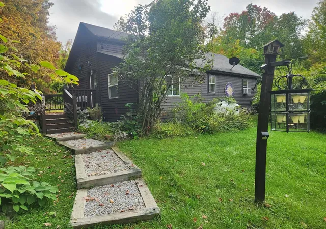 Photo 3 of Single family home for sale at 460 Prospect St, Franklin, NH 03235 | MLS# 5112235 | Listing updated on 2026-10-16