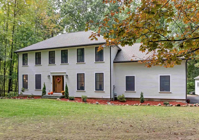 Photo 1 of Single family home for sale at 21 Oriole Dr, Bedford, NH 03110 | MLS# 5112273 | Listing updated on 2026-10-06