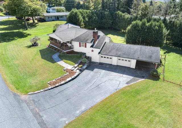 Photo 2 of Single family home for sale at 15 Oak Dr, Barre, VT 05641 | MLS# 5112341 | Listing updated on 2026-10-08