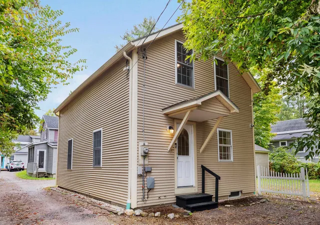 Single family home for sale at 7 Rumsey Ln, Burlington, VT 05401 | MLS# 5112377