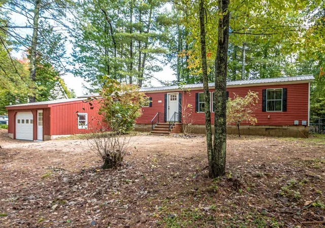 Photo 1 of Manufactured home for sale at 61 Madison Shore Blvd, Madison, NH 03849 | MLS# 5112440 | Listing updated on 2026-10-25
