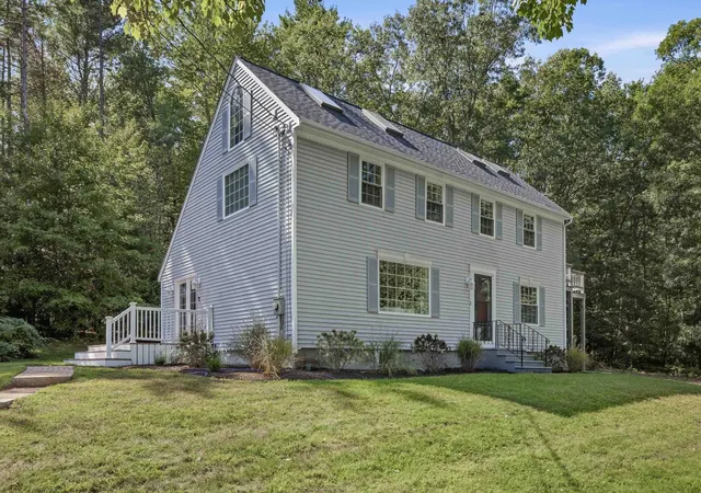Single family home for sale at 8 Brookhaven Rd, Kingston, NH 03848 | MLS# 5112479